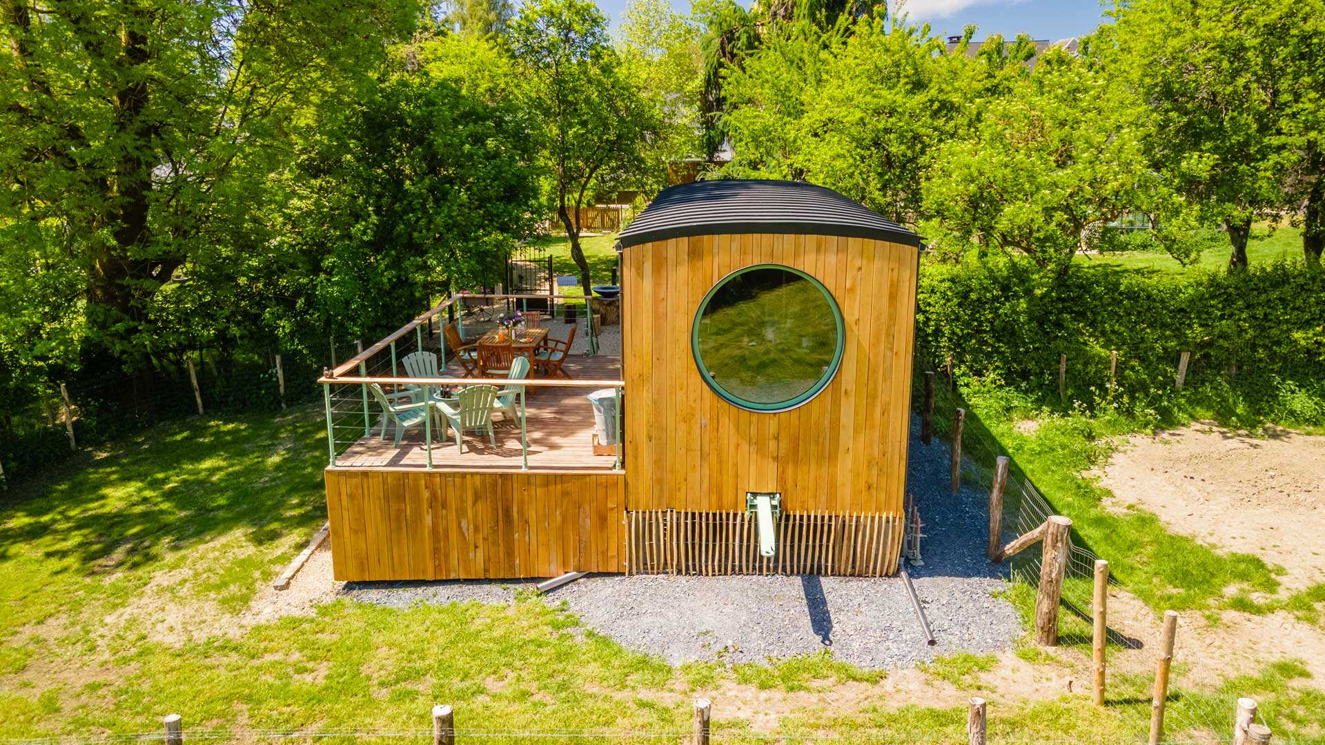 Cocotte La Roulotte | Gîte chaleureux et très calme de 2 à 4 personnes aménagé dans une roulotte neuve à Fauvillers en bordure de Fôret d'Anlier